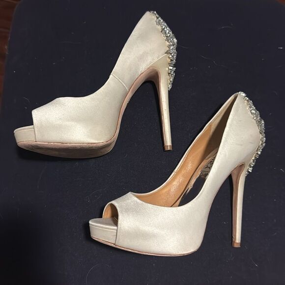 Elegant Cream Stiletto Heels Crystal Embellishments BADGLEY MISCHKA - Picture 6 of 7